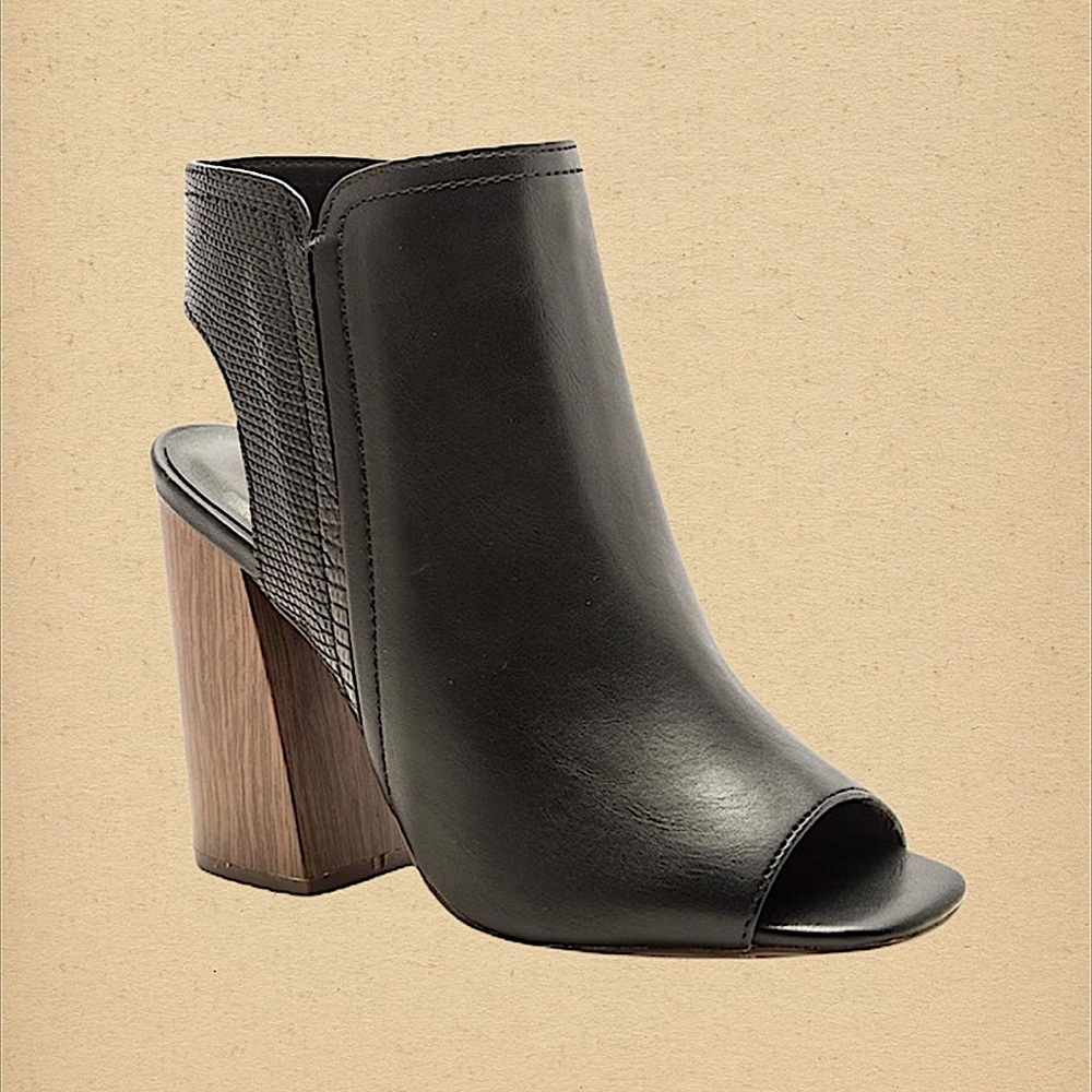 CHANDLER — in Black